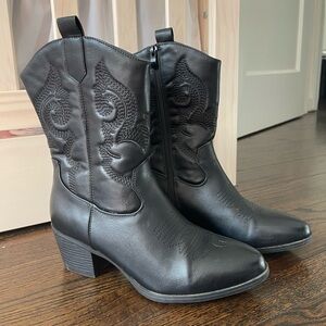 BLACK COWBOY BOOTS